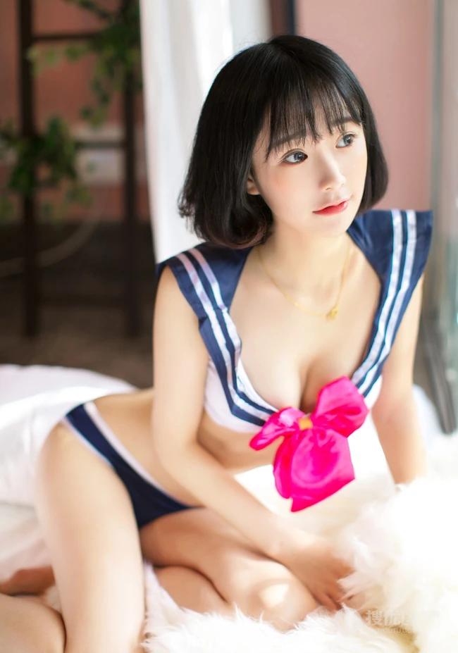 短发少女模特气质高清学生装家居服、蕾丝家居写真图片