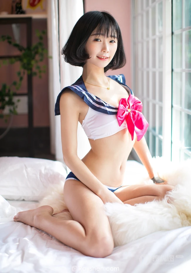短发少女模特气质高清学生装家居服、蕾丝家居写真图片