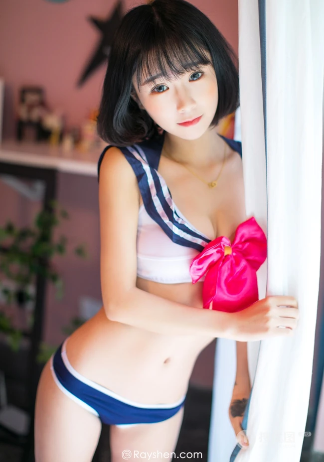 短发少女模特气质高清学生装家居服、蕾丝家居写真图片