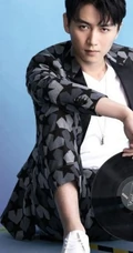 帅哥演员陈晓最新时尚小西装套装写真大片