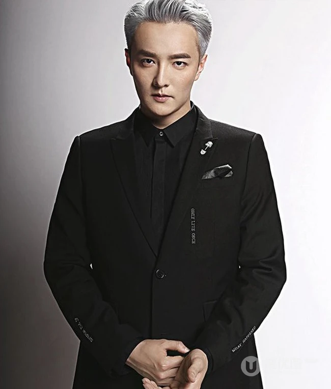 帅气男星初俊辰时尚气质西装写真图片