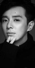 型男演员刘智扬黑白图片