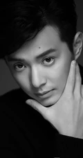 型男演员刘智扬黑白图片