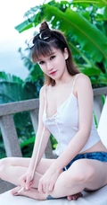 紧身牛仔短裤的魅力，气质女生傲娇萌萌高清户外写真