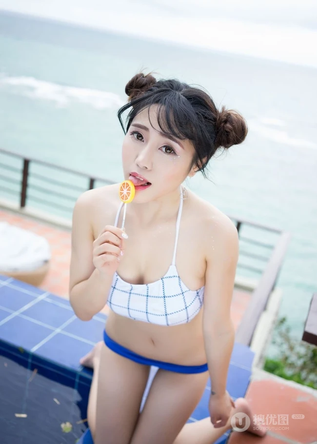 女生兜豆靓Youlina气质家居服、泳装户外泳池写真
