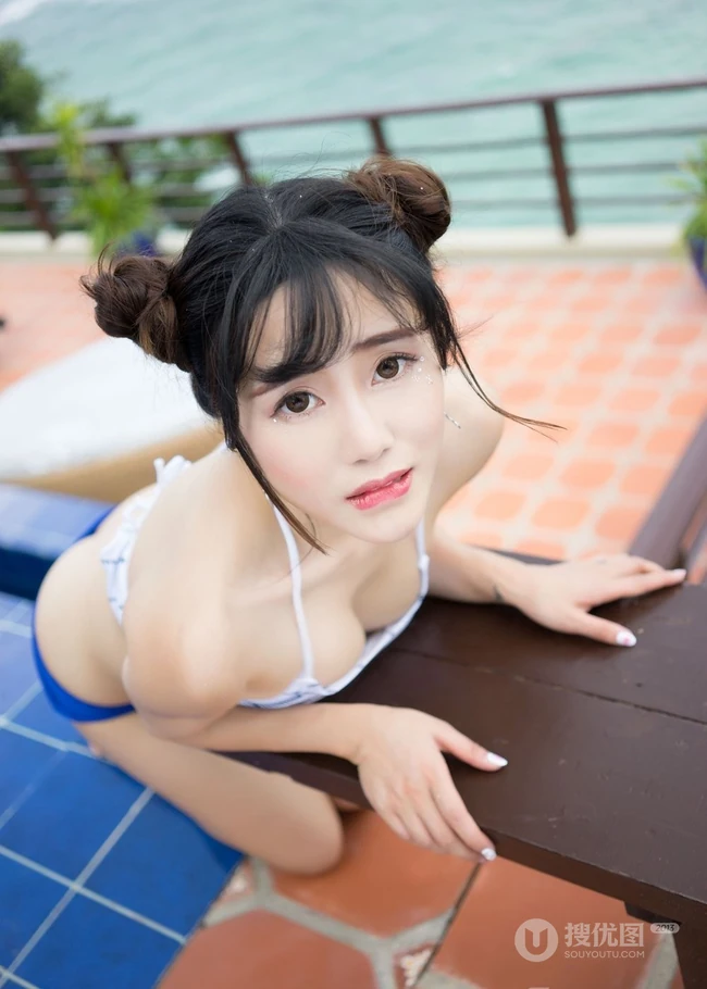 女生兜豆靓Youlina气质家居服、泳装户外泳池写真