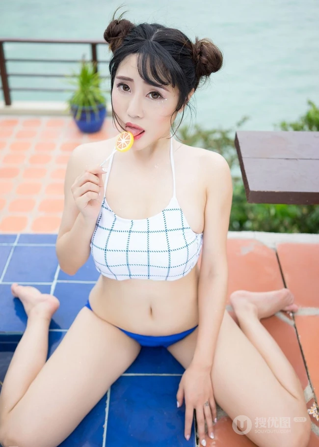 女生兜豆靓Youlina气质家居服、泳装户外泳池写真