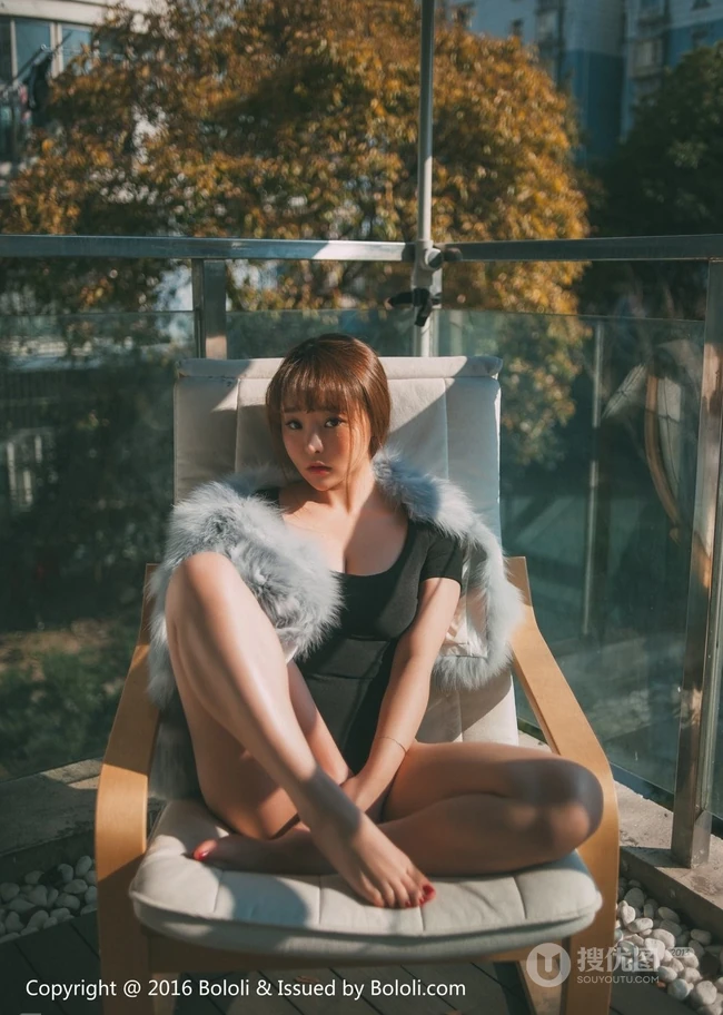 可爱少女七宝唯美室外写真，恬静怡然享受生活