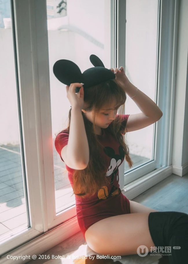 可爱少女七宝唯美室外写真，恬静怡然享受生活