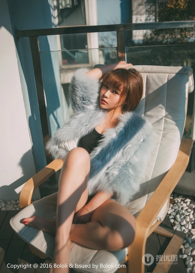 可爱少女七宝唯美室外写真，恬静怡然享受生活