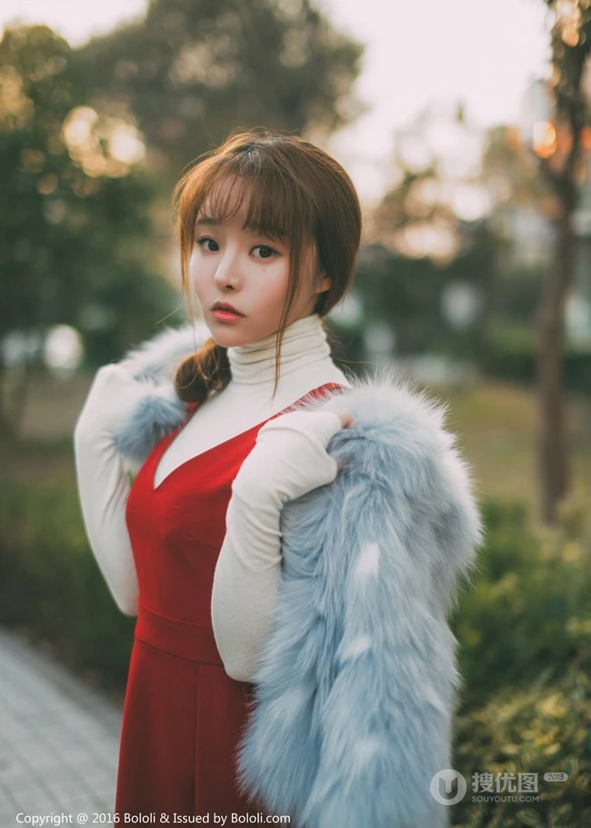可爱少女七宝唯美室外写真，恬静怡然享受生活