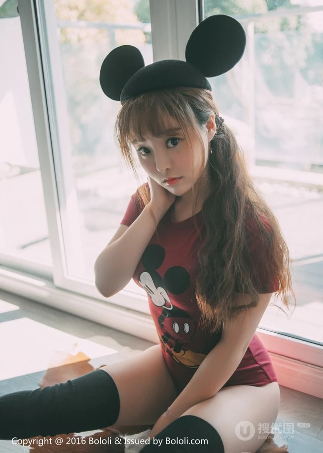 可爱少女七宝唯美室外写真，恬静怡然享受生活