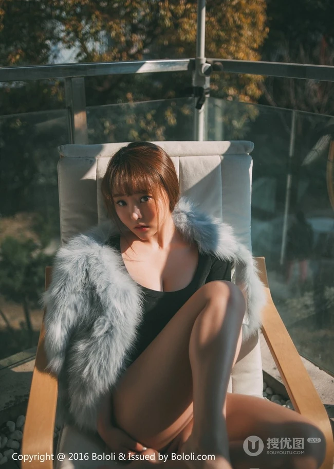 可爱少女七宝唯美室外写真，恬静怡然享受生活