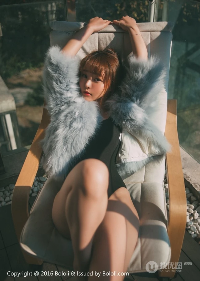 可爱少女七宝唯美室外写真，恬静怡然享受生活