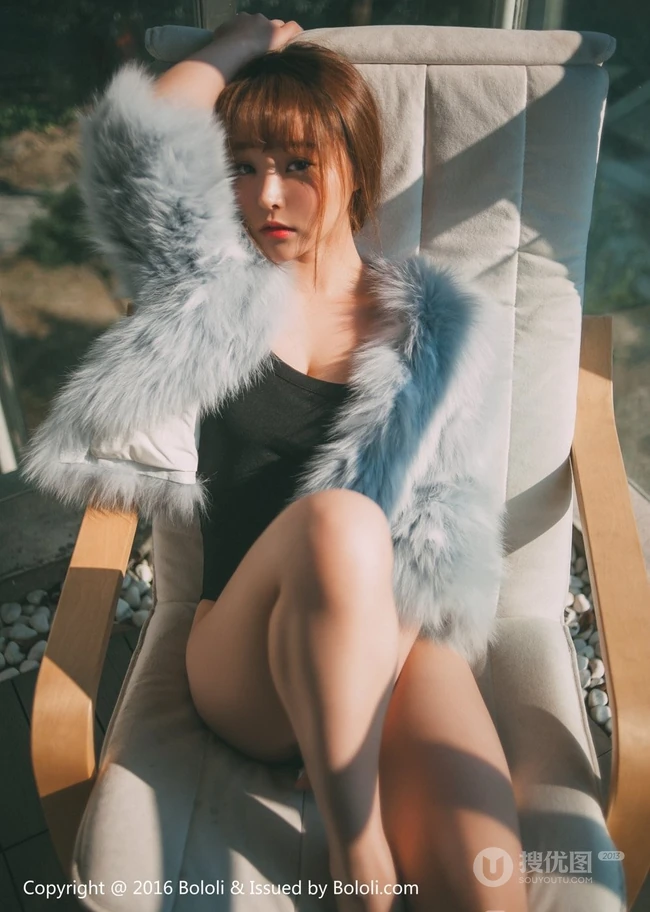 可爱少女七宝唯美室外写真，恬静怡然享受生活