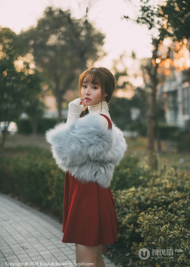 可爱少女七宝唯美室外写真，恬静怡然享受生活