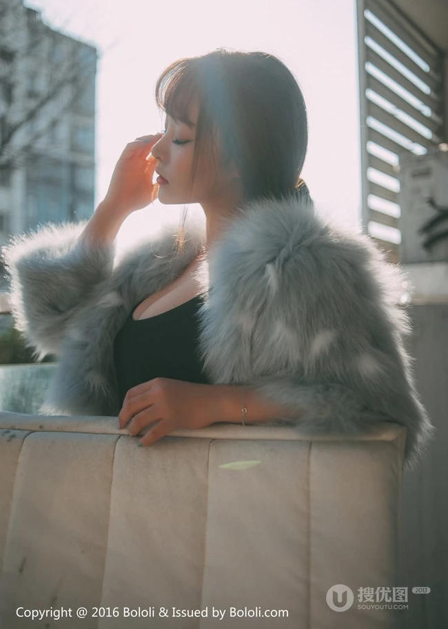 可爱少女七宝唯美室外写真，恬静怡然享受生活