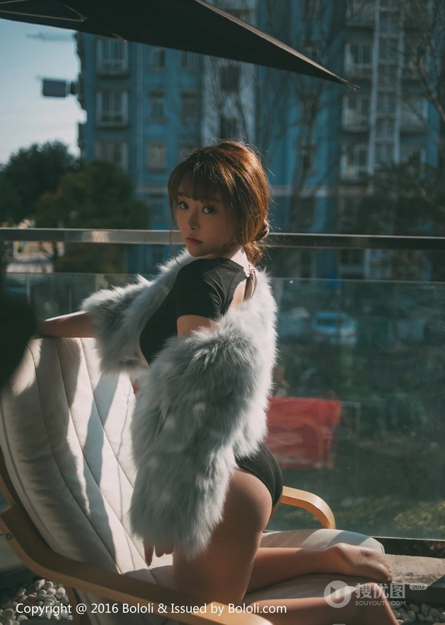 可爱少女七宝唯美室外写真，恬静怡然享受生活