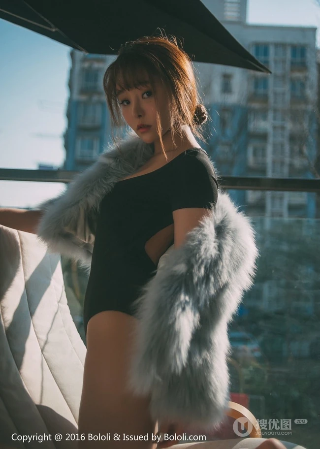可爱少女七宝唯美室外写真，恬静怡然享受生活