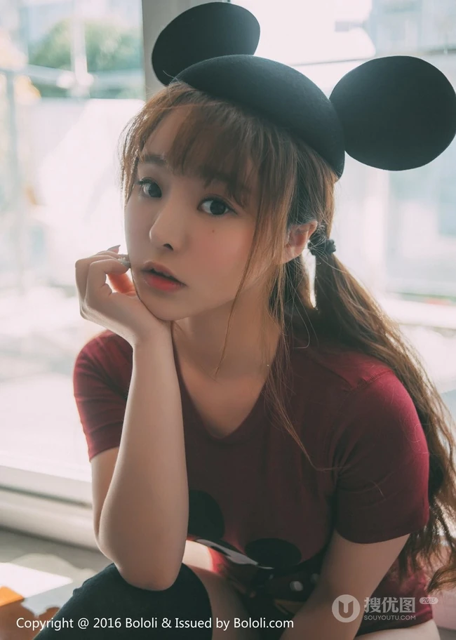 可爱少女七宝唯美室外写真，恬静怡然享受生活