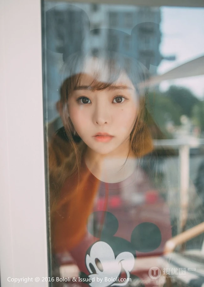 可爱少女七宝唯美室外写真，恬静怡然享受生活