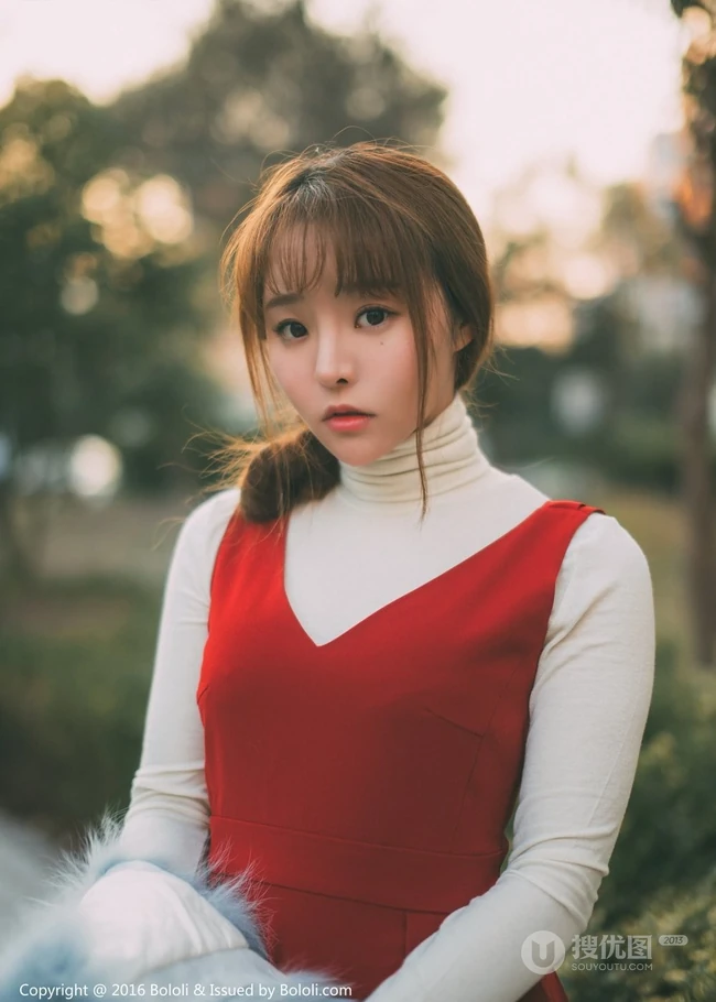 可爱少女七宝唯美室外写真，恬静怡然享受生活