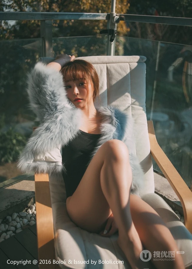 可爱少女七宝唯美室外写真，恬静怡然享受生活
