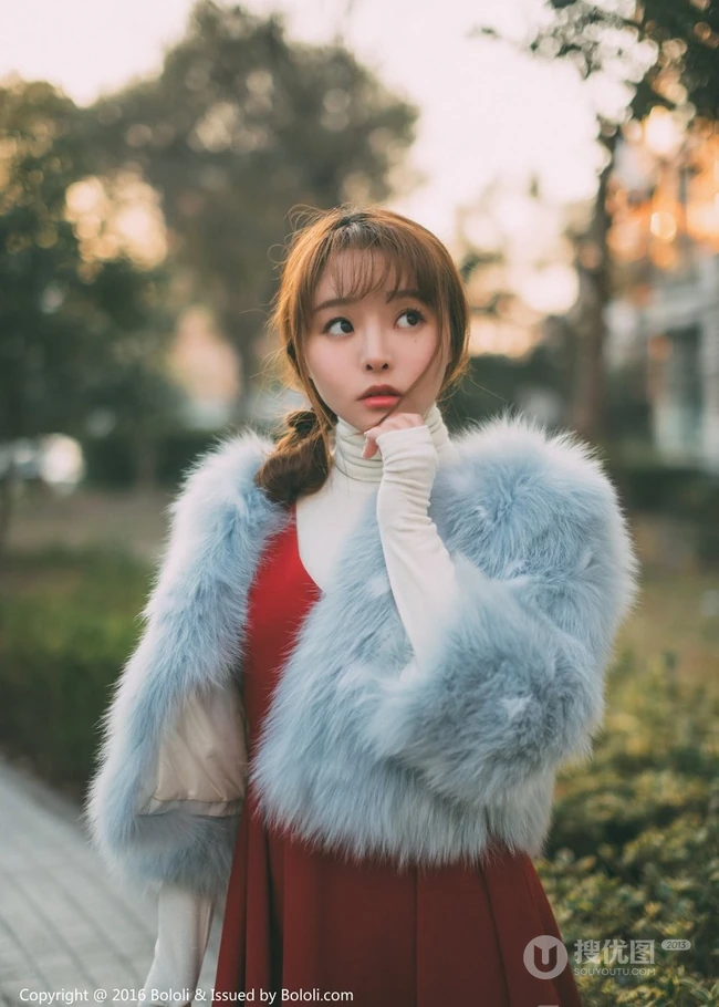 可爱少女七宝唯美室外写真，恬静怡然享受生活