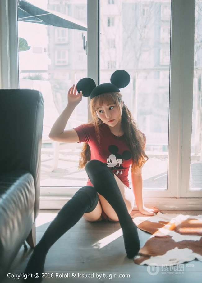 可爱少女七宝唯美室外写真，恬静怡然享受生活