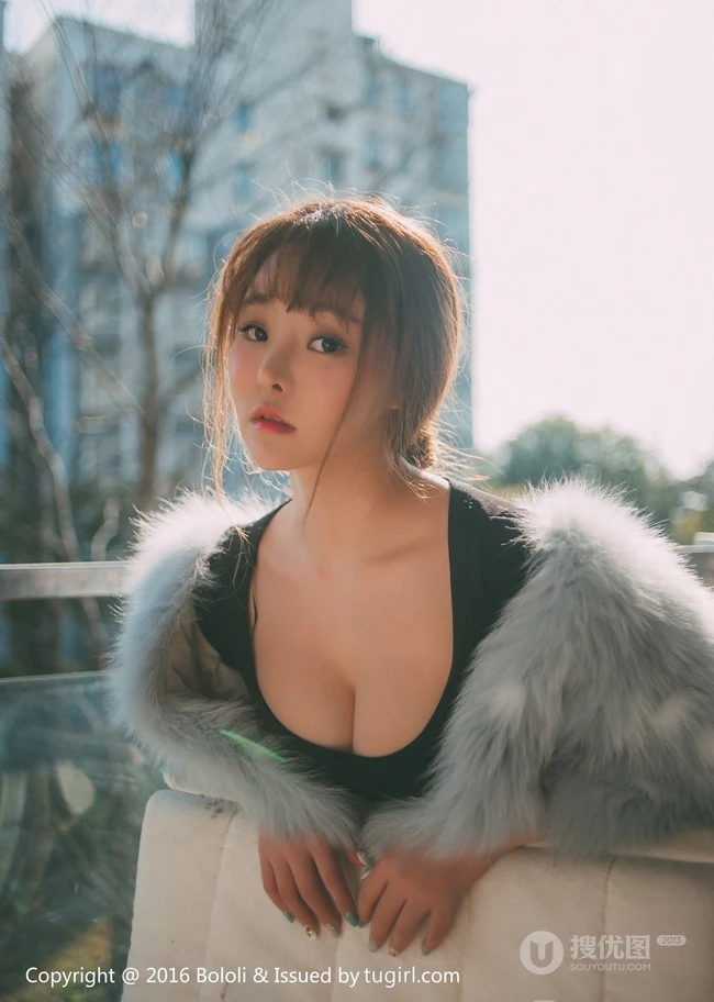 可爱少女七宝唯美室外写真，恬静怡然享受生活