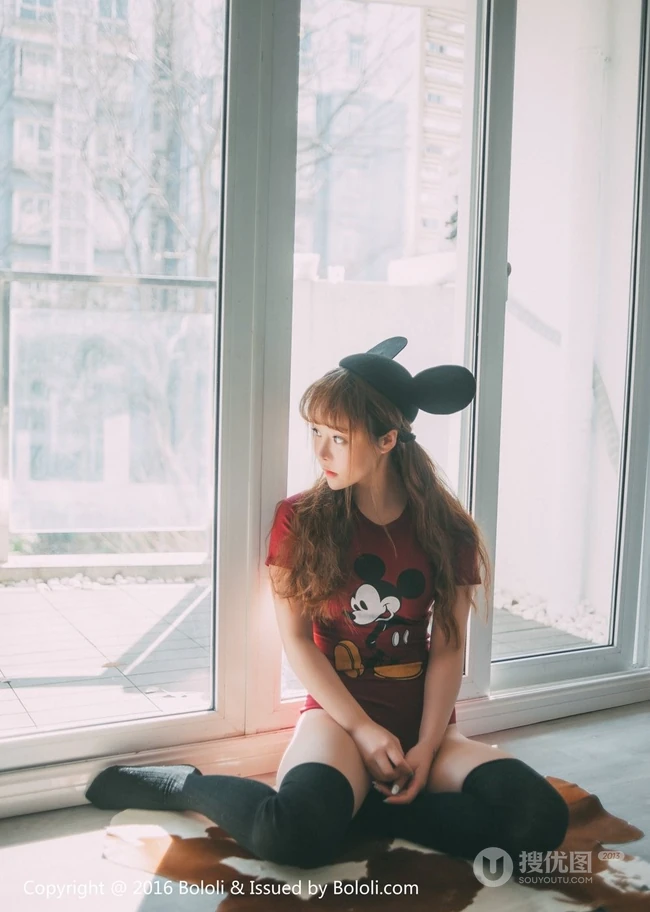 可爱少女七宝唯美室外写真，恬静怡然享受生活