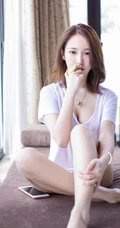 气质时尚气质女生刘奕宁Lynn高清纯白家居服室内写真集