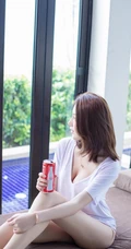气质时尚气质女生刘奕宁Lynn高清纯白家居服室内写真集