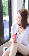 气质时尚气质女生刘奕宁Lynn高清纯白家居服室内写真集