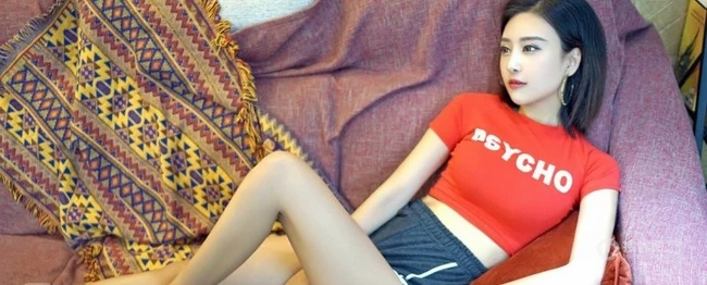 气质时尚嫩模赵艺璇紧身休闲短裤系列写真美图