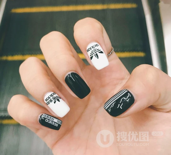 抖音网红美甲图片 三叶草彪马