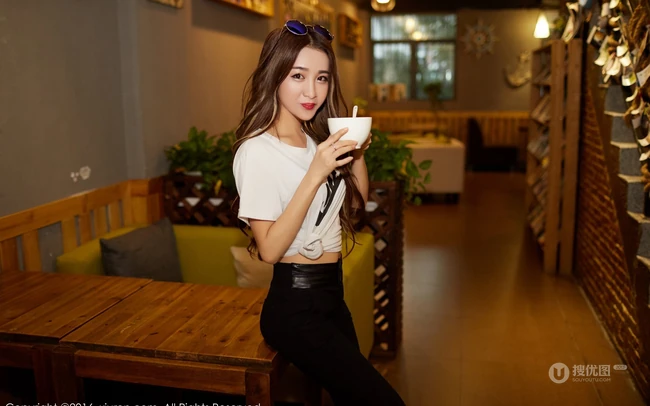 惬意的生活 娇小软妹子梁莹Sugar高清惬意室内照