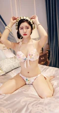 气质可爱又高挑的女生颖儿EI高清家居服室内写真