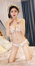 气质可爱又高挑的女生颖儿EI高清家居服室内写真