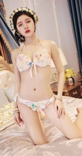 气质可爱又高挑的女生颖儿EI高清家居服室内写真