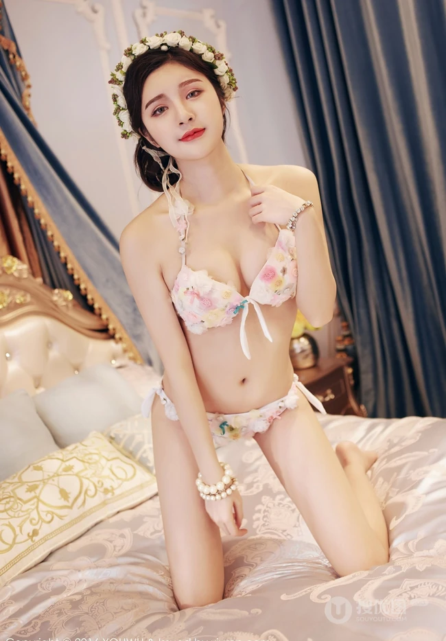 气质可爱又高挑的女生颖儿EI高清家居服室内写真