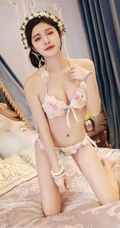 气质可爱又高挑的女生颖儿EI高清家居服室内写真