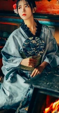 色彩浓郁，油画般的感觉，唯少女和服室内摄影写真