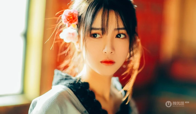 色彩浓郁，油画般的感觉，唯少女和服室内摄影写真