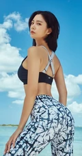 亚洲第一女生李成敏（克拉拉）紧身裤海边写真图集