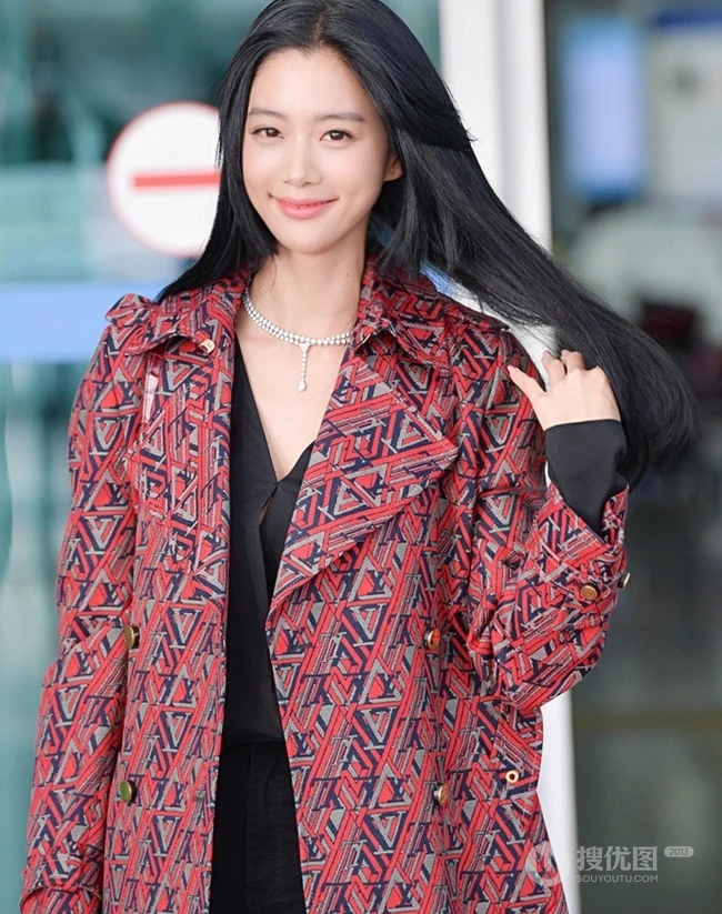 亚洲第一女生李成敏（克拉拉）紧身裤海边写真图集
