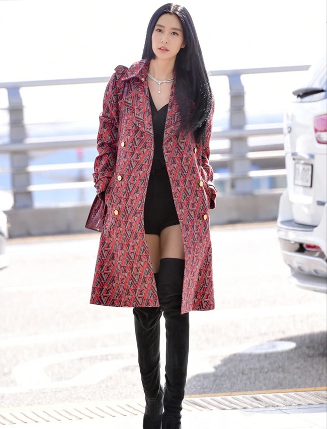亚洲第一女生李成敏（克拉拉）紧身裤海边写真图集
