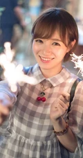 清新短发可爱少女逛街游玩高清写真美图