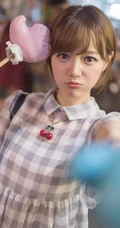 清新短发可爱少女逛街游玩高清写真美图