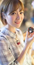 清新短发可爱少女逛街游玩高清写真美图